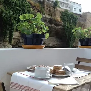 https://casa-bajo-la-roca.es-andalucia.com