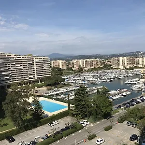 https://le-surcouf-10.fr-provencehotel.com